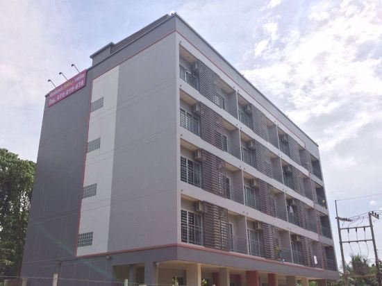 Фото Chompu Nakarin Apartment