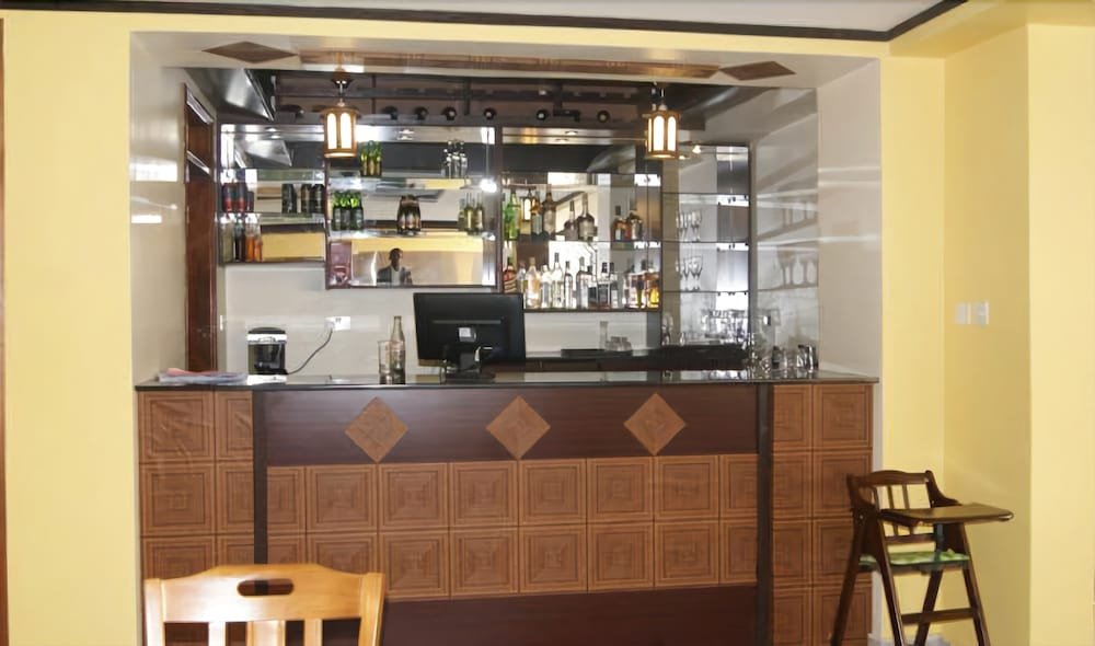 Фото Highlands Suites Hotel