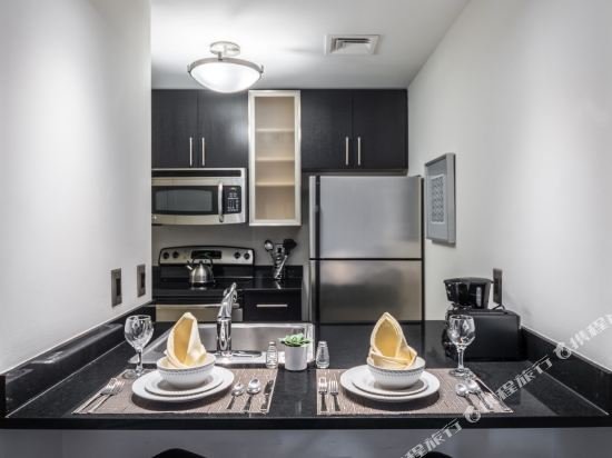 Фото Global Luxury Suites at The White House