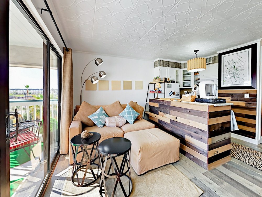 Фото 6102 Seawall Blvd Cottage Unit 268 1 Bedroom 1 Bathroom Cottage