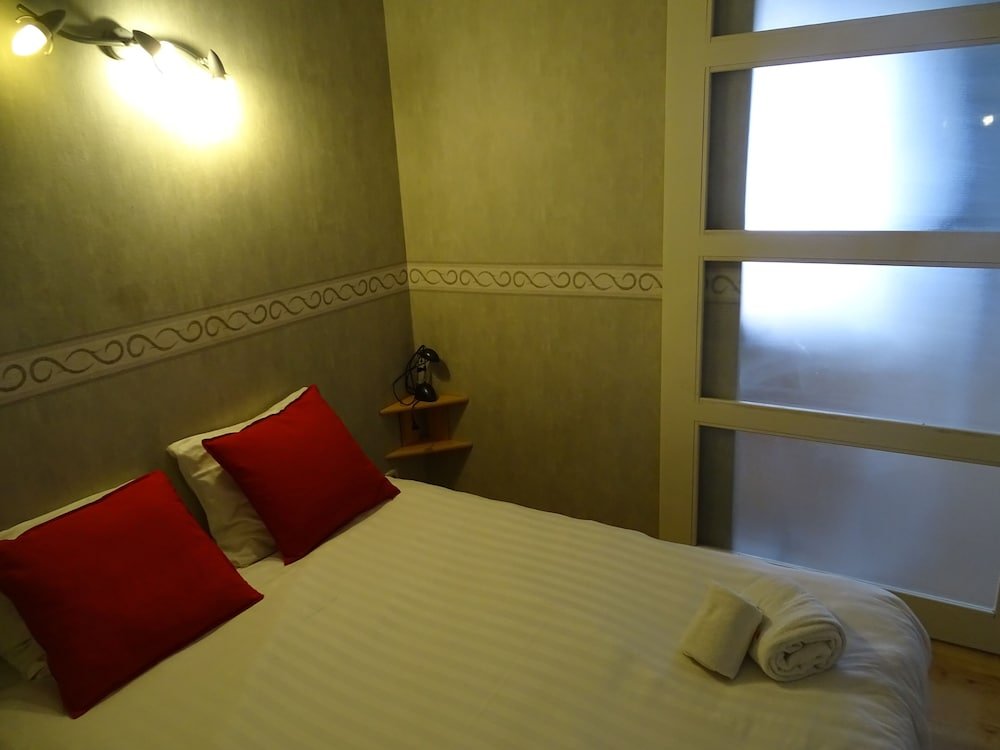 Фото Ambassador Suites Leuven