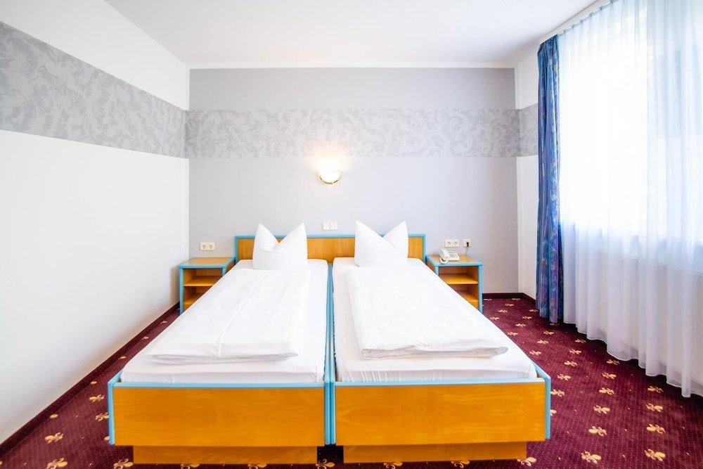 Фото Hotel Gasthof Zur Heinzebank