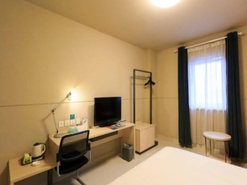 Фото Jinjiang Inn Xinxiang Railway Station