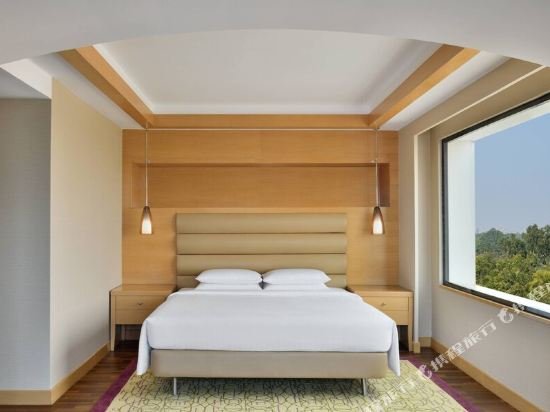 Фото Courtyard by Marriott Chennai