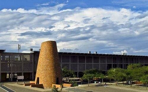 Гостиница The Soweto Hotel & Conference Centre