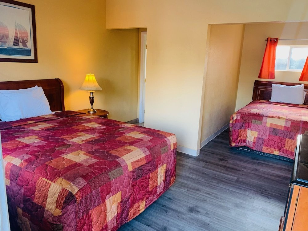 Фото Candle Bay Inn