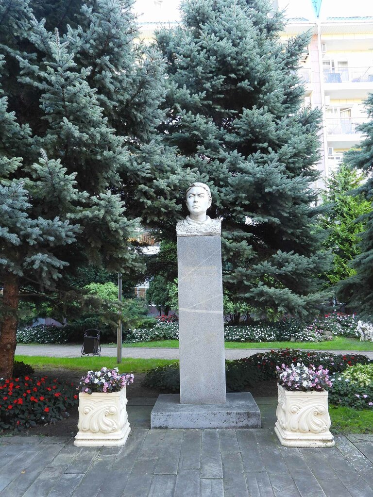 Памятник, мемориал Надежда Константиновна Крупская, Анапа, фото