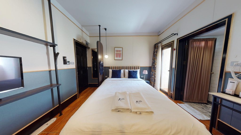 Фото Josh Hotel