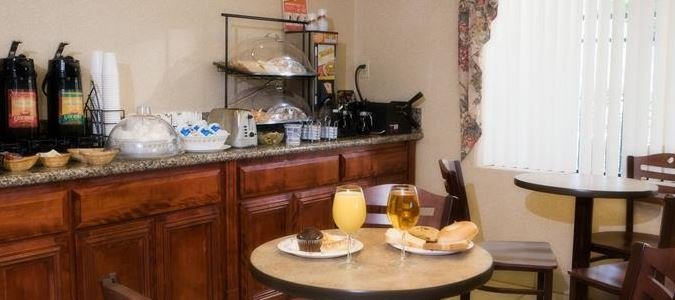 Фото Best Western Exeter Inn & Suites