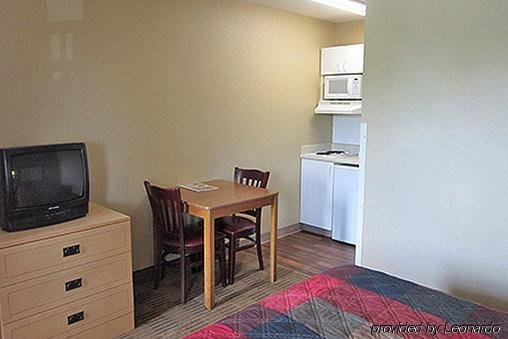 Фото HomeTowne Studios by Red Roof Fort Lauderdale