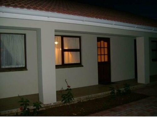 Гостиница Albert Road Garden Guesthouse в Порт-Элизабет