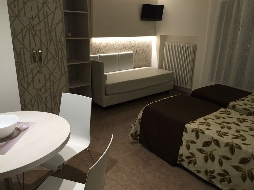 Фото Hotel Holiday