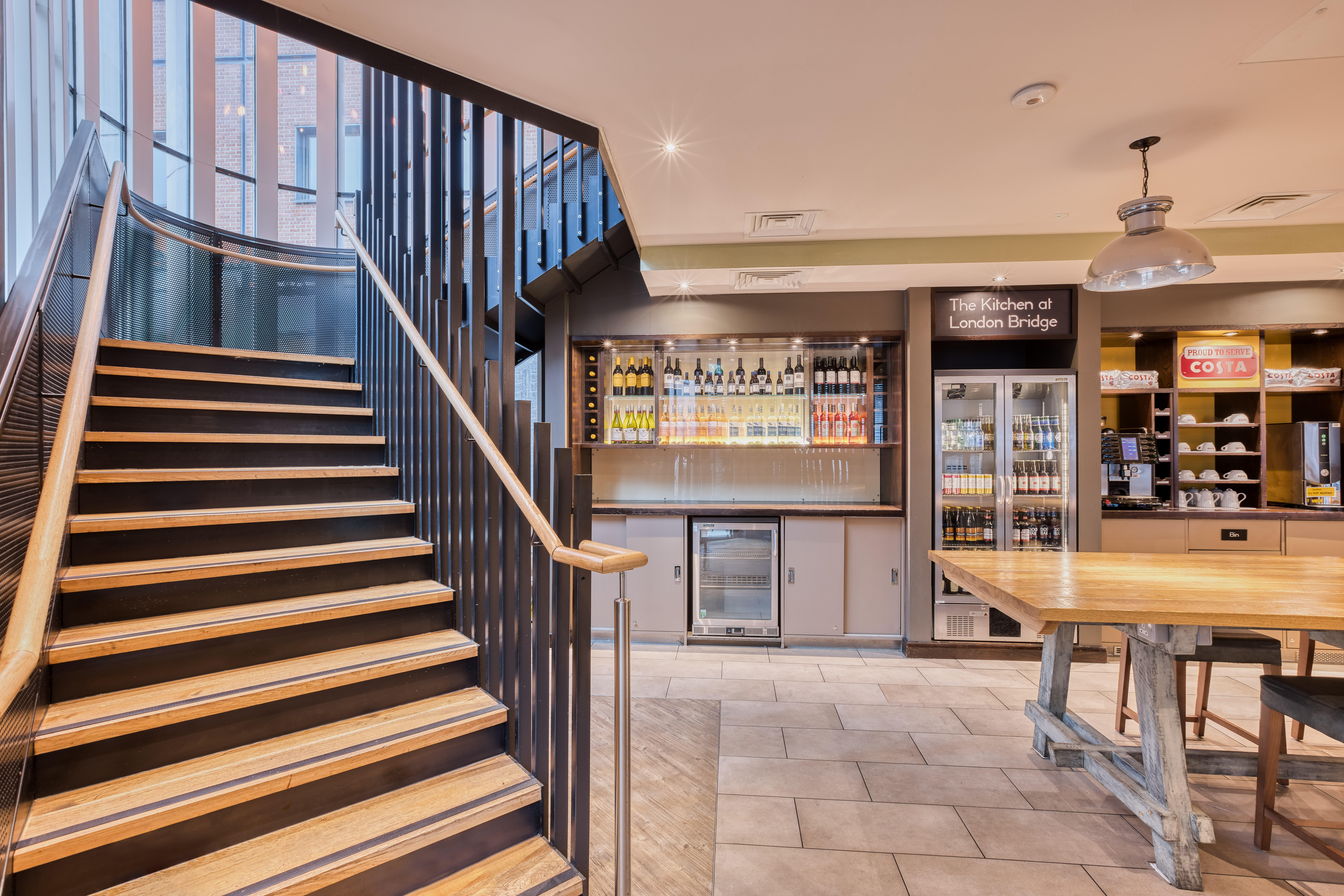 Фото Premier Inn Southwark Borough High St