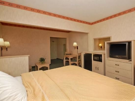 Фото Comfort Suites Peoria Sports Complex