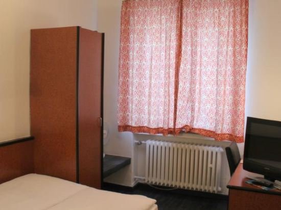 Фото Boutique 003 Koln am Dom