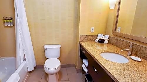 Фото Holiday Inn Express & Suites Salinas, an Ihg Hotel