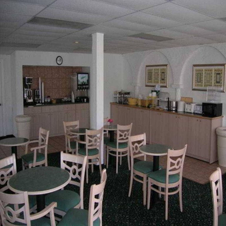 Фото Red Roof Inn Tampa Bay - St. Petersburg