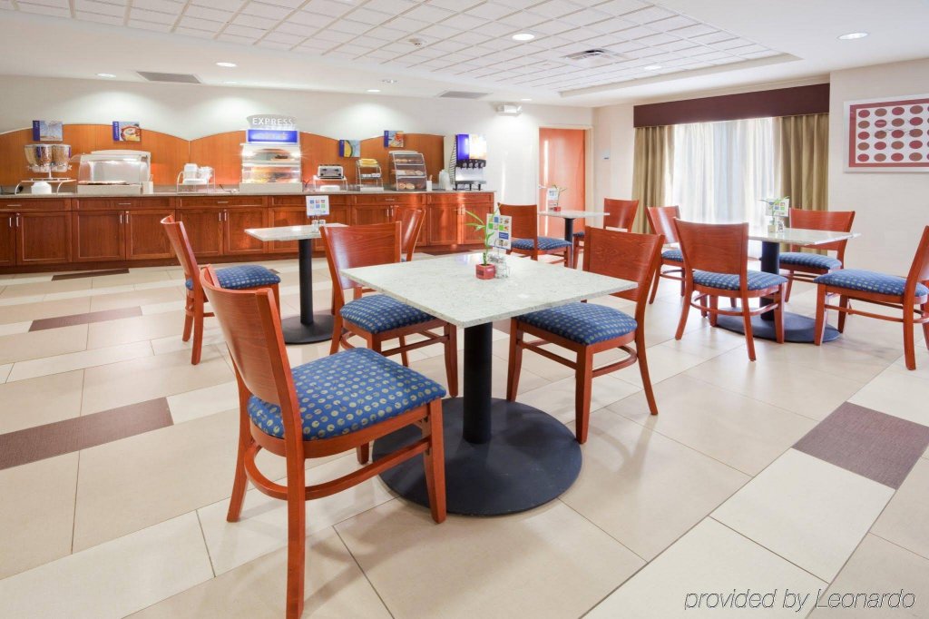 Фото Hampton Inn Westfield