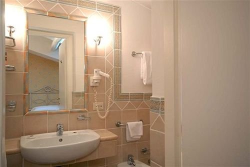 Фото Hotel La Ville