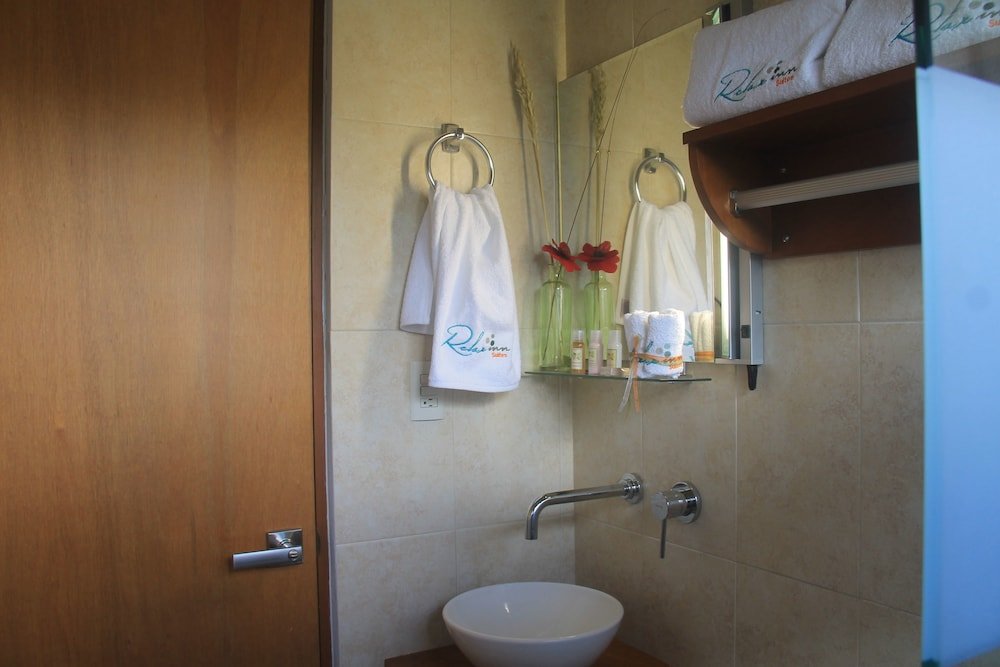 Фото Relax Inn Suites