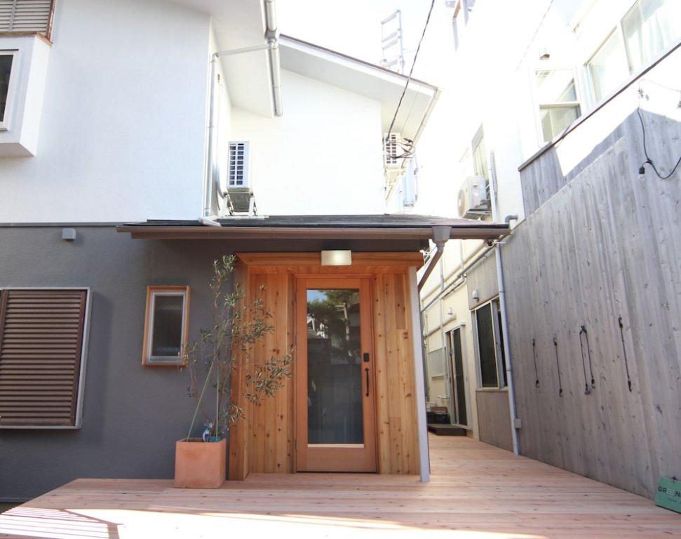 Фото Iza Kamakura Guest House & Bar