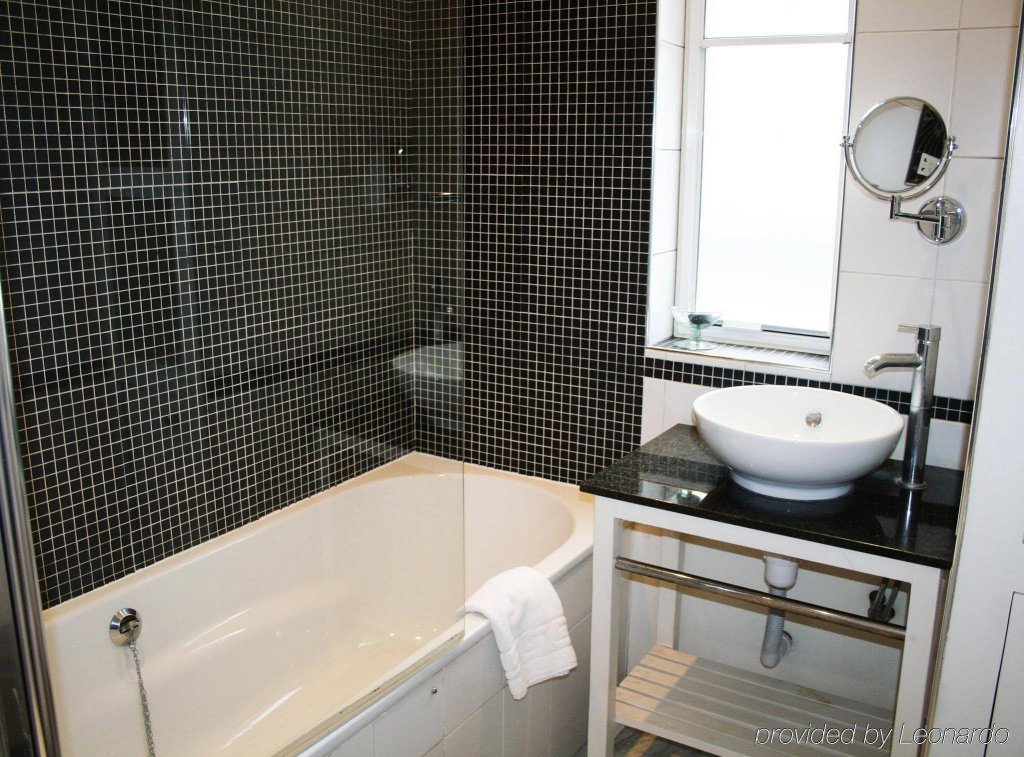 Фото Chelsea Cloisters by Capital