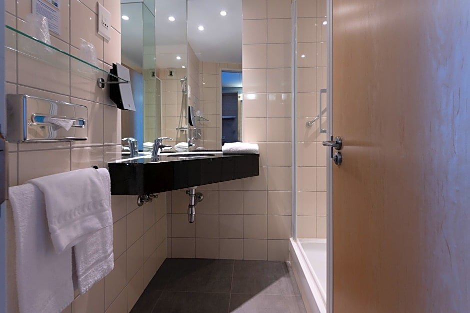 Фото Holiday Inn Express Saint-Nazaire