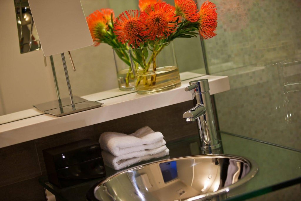 Фото Kimpton Surfcomber Hotel, an Ihg Hotel