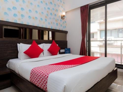 Фото Oyo 10650 Hotel Lotus Residency