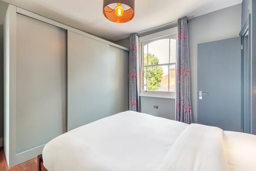 Фото Chic Victorian House near London Bridge