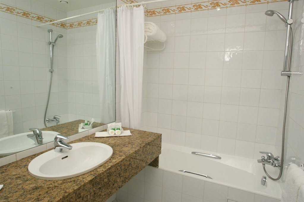 Фото Hotel Elysees Ceramic