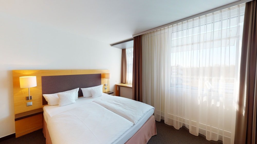 Фото Kongresshotel Potsdam am Templiner See