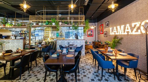 Jojaning ahmoq oldida yechinayotgan videosini tomosha qiling.