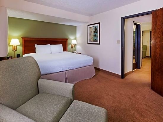 Фото Clarion Pointe Okc Airport