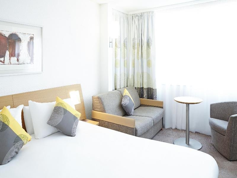 Фото Novotel Edinburgh Centre