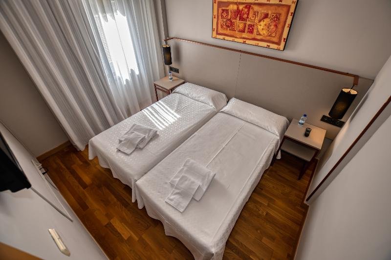 Фото Hotel Castilla Vieja