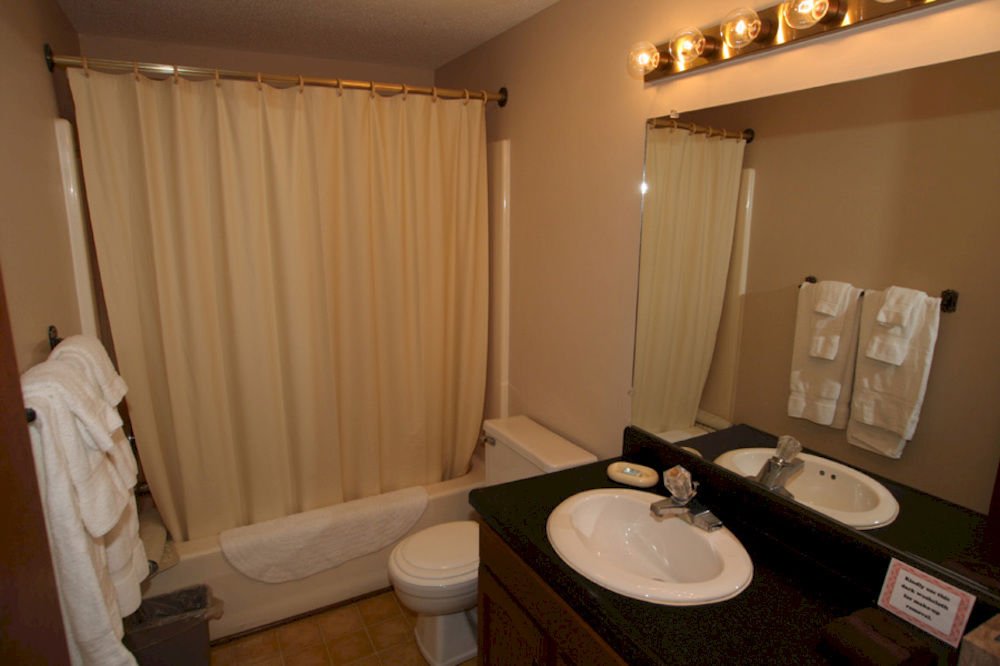 Фото West Oaks Resort