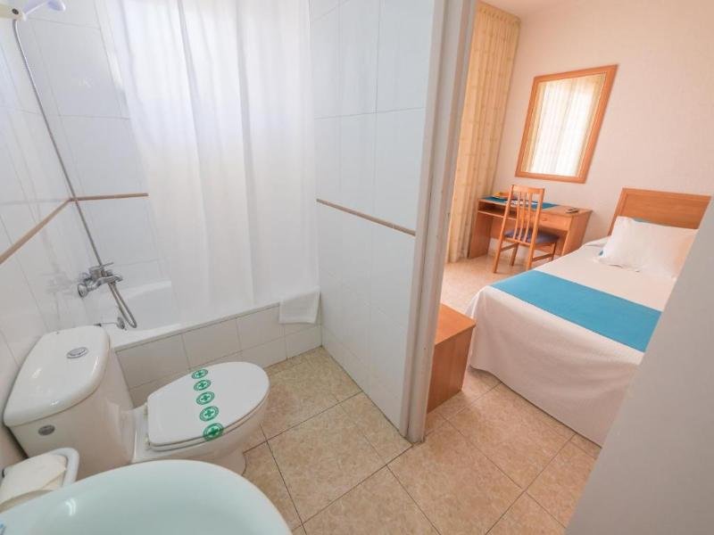 Фото Hotel Checkin Pineda