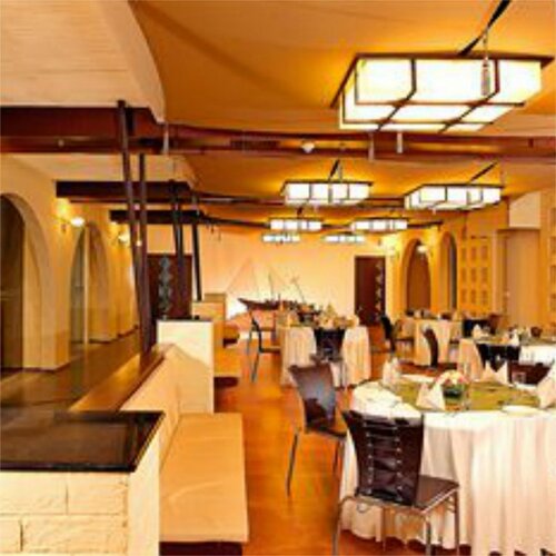 Гостиница Flora Airport Hotel and Convention Centre Kochi в Керале