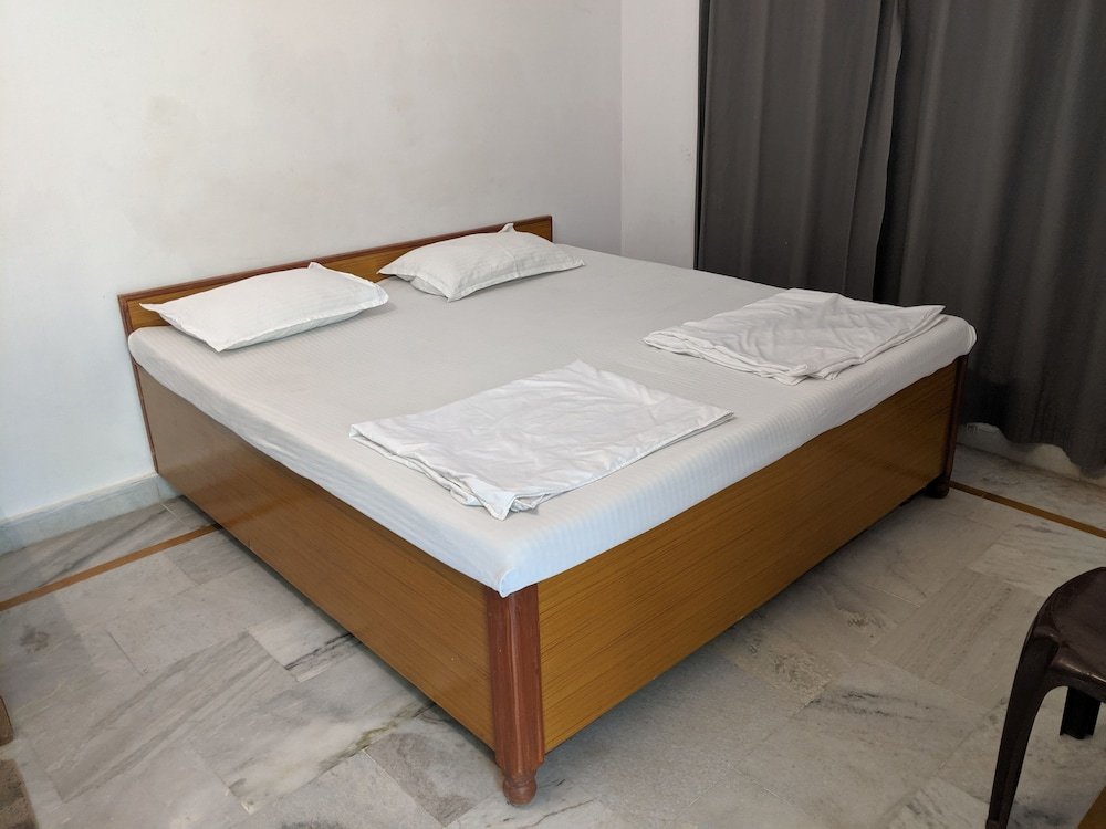 Фото Hotel Ishan A Riverside Retreat