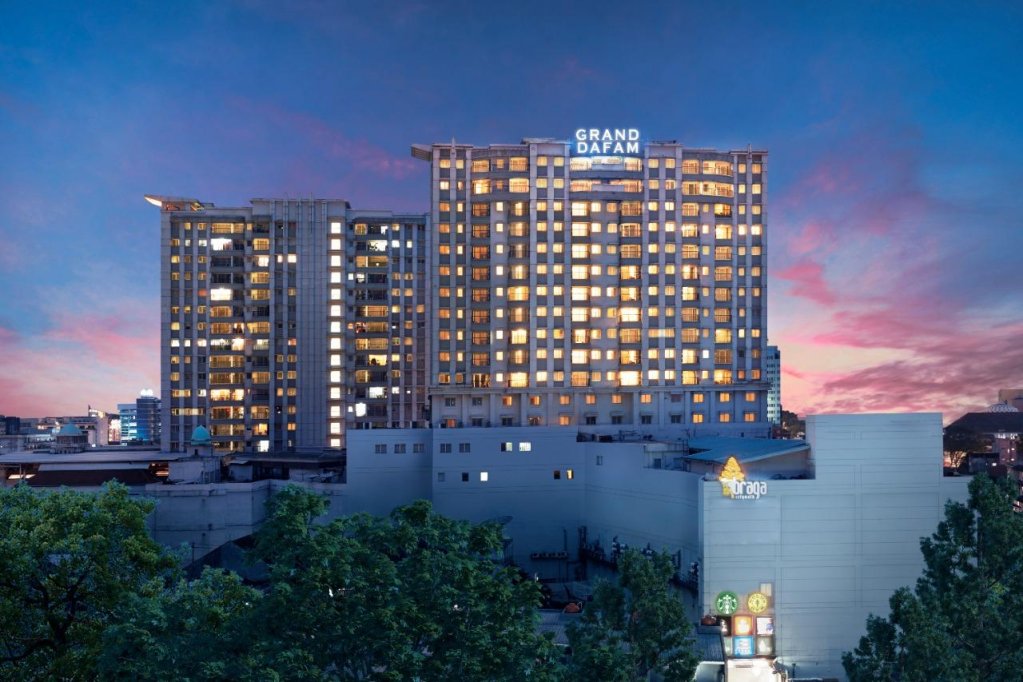 Фото Grand Dafam Braga Bandung