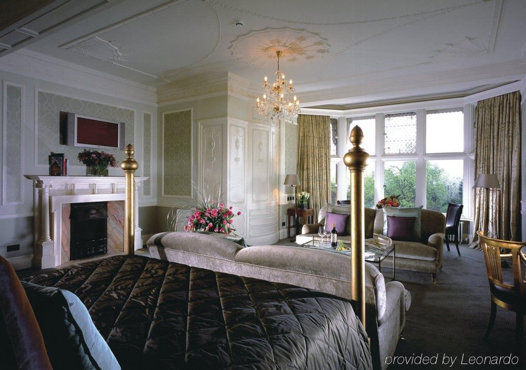 Фото Woodlands Park Hotel