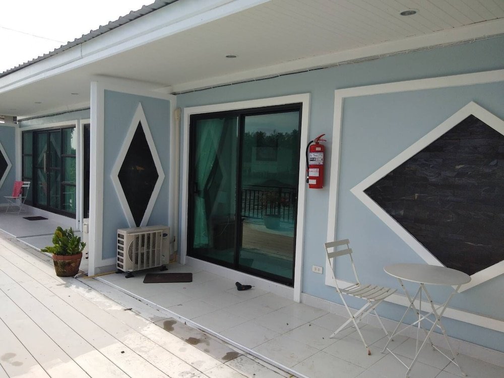 Фото Chaiyai River Front Hotel