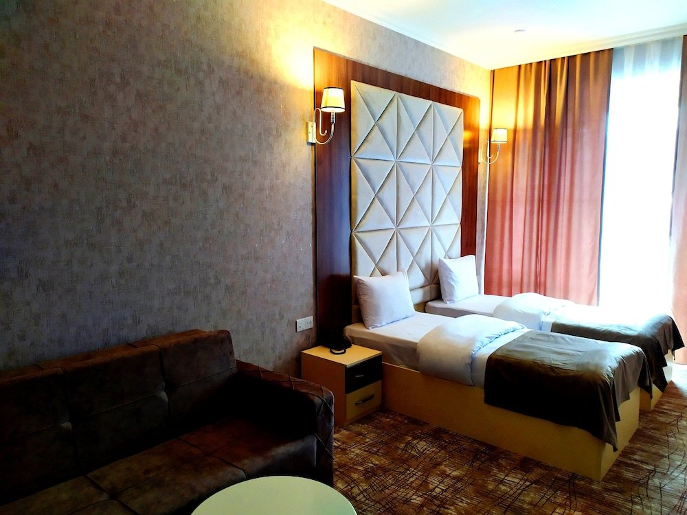 Фото The Clocktower Hotel