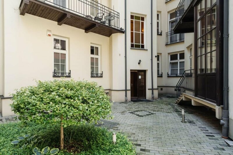 Жильё посуточно Charming and Spacious Apartment in Historic Building Close to the Old Town в Кракове