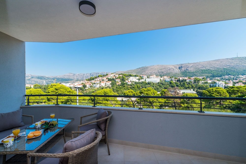 Фото Apartments Ljubimir