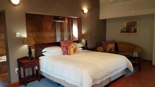 Фото Whispering Pines Country Estate