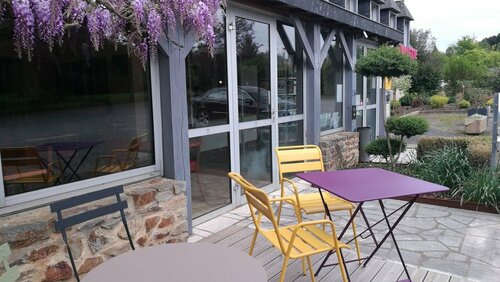 Гостиница Logis Hôtel Lodge la Valette в Сессон-Севинье
