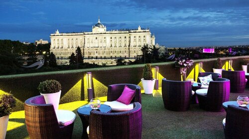 Внешний вид отеля Apartosuites Jardines de Sabatini в Мадриде, фото 1