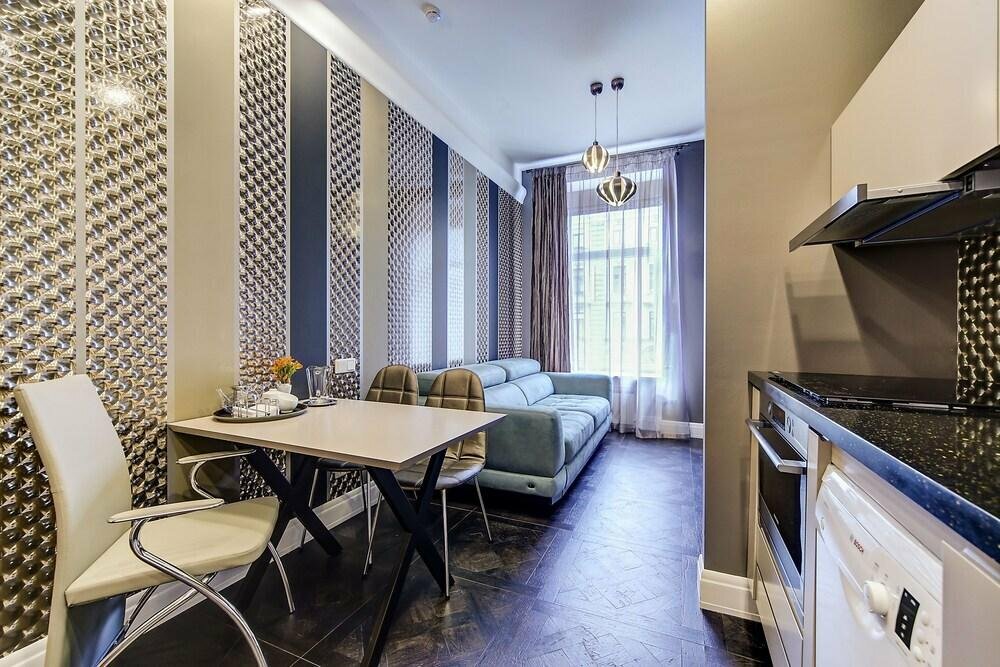 سكن للإيجار اليومي Zolotoy Treugolnik Apartments ، سان بطرسبرغ، صورة